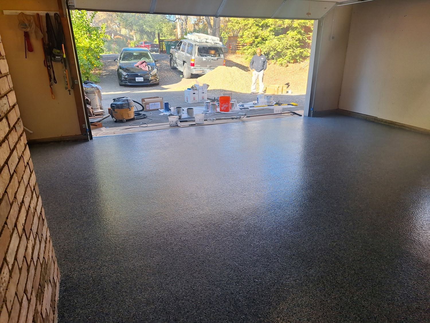 High-gloss dark flake epoxy garage floor